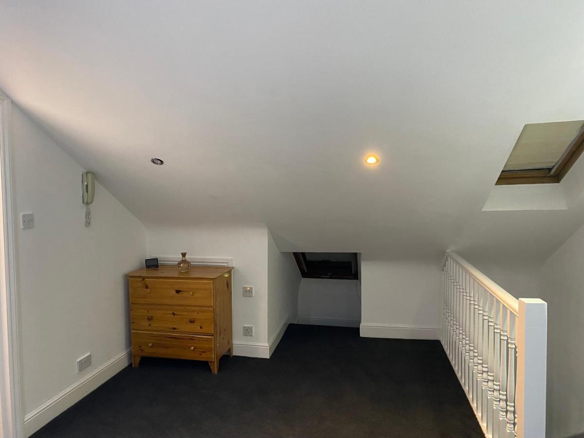 Studio Flat Hatch End Exterior photo