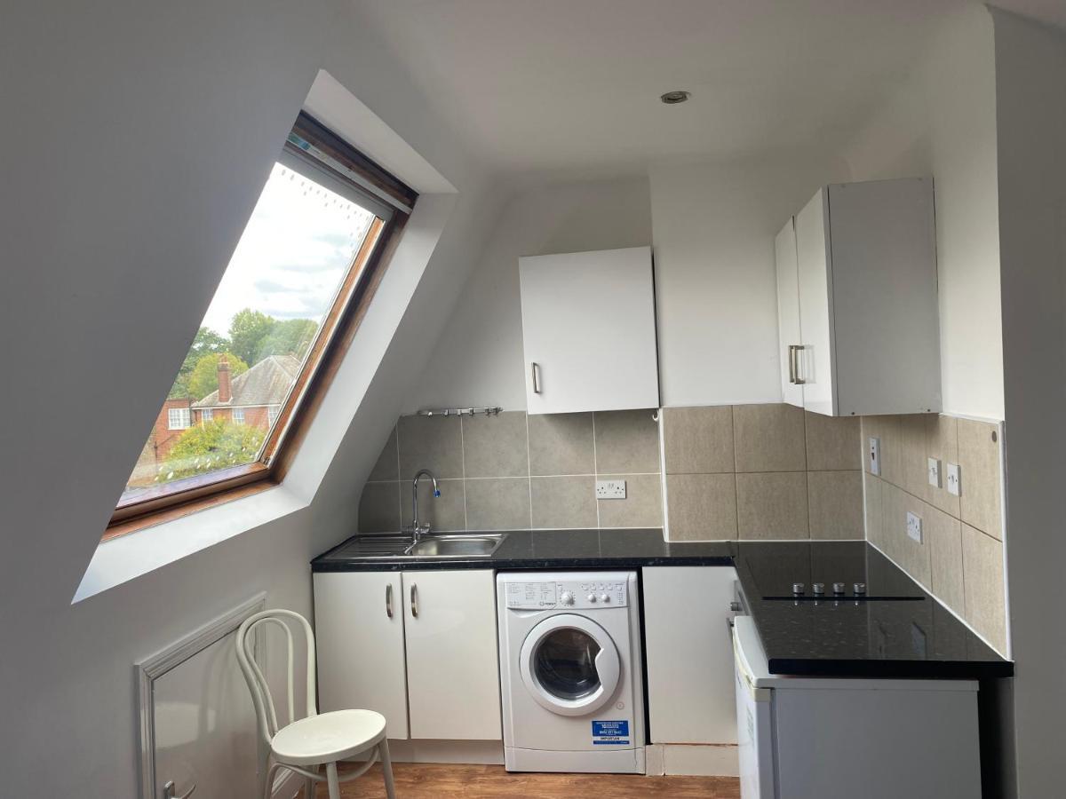 Studio Flat Hatch End Exterior photo